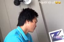 Tuấn Anh bị đồng đội ĐT Việt Nam trêu là "ông cụ non" vì chăm đọc sách 