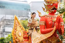 CĐM náo loạn với nhan sắc cực phẩm của “nữ thần Thungsa” trong Tết té nước