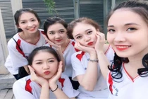 Nhóm nữ sinh ĐH Kinh tế Quốc "đẹp như hoa hậu" gây sốt