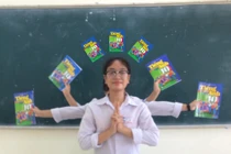 Chụp ảnh với sách giáo khoa mới trở thành hot trend