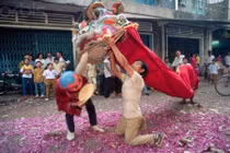 Dân mạng hoài niệm Tết xưa với tiếng pháo rộn ràng