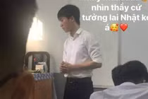 Bị học sinh chụp lén, thầy giáo gây xôn xao vì quá dễ thương
