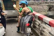 "Mặc như không mặc" lại còn biểu cảm lạ, cô gái khiến CĐM thắc mắc