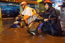 Dự báo thời tiết 23/5: Sài Gòn mưa to, miền Bắc lo lở đất