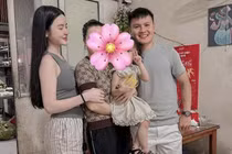 Bạn gái Quang Hải chính thức công khai thân mật, fan hỏi đám cưới?