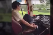 Thưởng nóng người quay clip tài xế vừa lái vừa xỏ giày