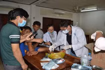 Bác sĩ Việt trắng đêm ở Attapeu, mổ tay thấy thóc nảy mầm