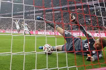 Sai lầm ngớ ngẩn của thủ thành xuất sắc nhất thế giới