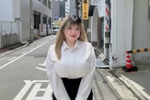 “Hot girl ngực khủng” Hải Dương bất ngờ kín đáo, netizen nói không quen