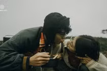 Phát ghen với nụ hôn mì gói, trào lưu từ phim ảnh ra đời thật