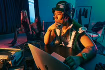 Nghệ sĩ trẻ dựa vào drama để nổi tiếng?