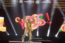 Dân mạng phát sốt với chủ nhân hit “bút-táo-dứa-bút” xuất hiện tại HN