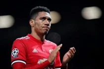 Chuyển nhượng bóng đá mới nhất: Vì sao Barca, M.U cho Smalling ra đi