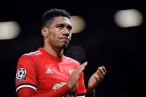 Chuyển nhượng bóng đá mới nhất: Vì sao Barca, M.U cho Smalling ra đi