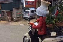 Mũ bảo hiểm siêu độc xuống phố khiến dân mạng "ngã ngửa"