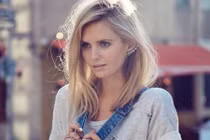 Thời trang "lạ" của nữ thần blogger khiến mạng Instagram chao đảo