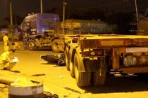 Thanh niên 20 tuổi tử vong sau khi tông vào rơ moóc xe đầu kéo