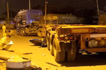 Thanh niên 20 tuổi tử vong sau khi tông vào rơ moóc xe đầu kéo