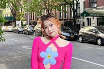 Diện áo cắt xẻ táo bạo, "cô vợ quốc dân" Chao gây sốt mạng