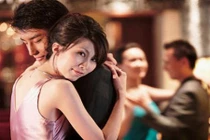 Bi kịch vợ "ăn nem" điều trị chồng ngoại tình với... "gay"