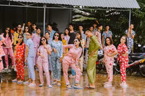 Bạn trẻ Kiên Giang mặc đồ ngủ tắc kè hoa chụp ảnh kỷ yếu gây sốt MXH