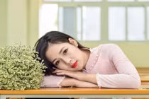 Hot girl Nghệ An siêu nổi bật trong cuốn kỉ yếu ra trường