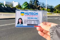 Dân mạng thích thú cầm thẻ sinh viên check-in khắp Đà Lạt