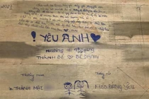 Cặp đôi "thả cẩu lương" trên tường phòng trọ khiến dân tình đứng hình