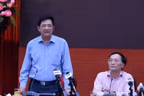 Phụ huynh làm đơn minh oan cho thầy giáo nghi dâm ô 7 học sinh