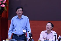 Phụ huynh làm đơn minh oan cho thầy giáo nghi dâm ô 7 học sinh