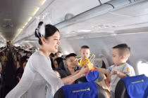 Nữ tiếp viên hàng không hot nhất Sài thành hóa Hằng Nga trên máy bay