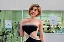 Gái xinh Thái Lan không ngại lăng-xê những bộ đồ "bé xíu"