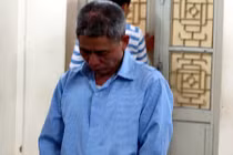 Người đàn ông chém vợ hờ khóc lóc như trẻ con tại tòa