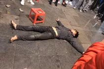 Hàng loạt trường hợp "bất tỉnh nhân sự" do hút cỏ, hít bóng cười