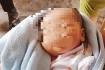 Bé gái 10 ngày tuổi bị bỏ rơi giữa cầu trong đêm