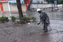 Chảy nước mắt cảnh đào, quất bị tiểu thương đập bỏ chiều 30 Tết