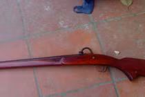 Nghịch súng săn, chú bắn vào cháu 9 tháng tuổi 6 phát