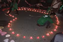 "500 anh em xe ôm" giúp đồng nghiệp cầu hôn bạn gái