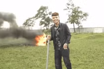 Khá “bảnh” trần tình về hành động đập phá, đốt xe tay ga để quay clip