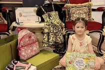 "Nữ đại gia quận 7" dát hàng hiệu từ đầu đến chân cho con