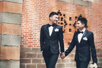 Bộ ảnh cưới đẹp mê hồn của cặp đôi đồng tính nam