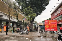 Rửa xe Tết giá 10K, khách xếp hàng chủ làm không ngơi tay