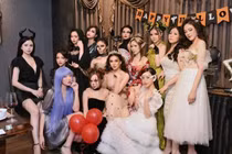 Phát hoảng với cách đón Halloween kì dị của dàn hot girl Hà thành