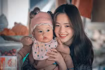 "Em gái bán lê" Hà Giang gây sốt với nụ cười xiêu lòng