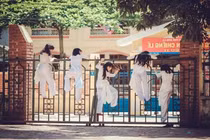 Leo tường, vượt rào nữ sinh Việt chẳng kém "cảnh sát đặc nhiệm"