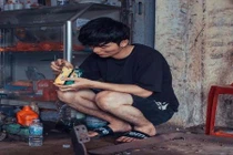 Dân mạng thích thú với nhan sắc của trai đẹp sửa xe 