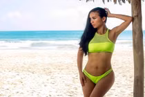 Mỹ nhân Việt 3 con khoe dáng đồng hồ cát