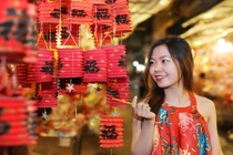 Ảnh: Phố lồng đèn Sài Gòn rực rỡ trước Tết Trung thu