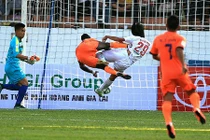 A Đây Rồi: Văn Pho gãy xương sườn, HAGL kêu trời VFF vẫn "làm ngơ"