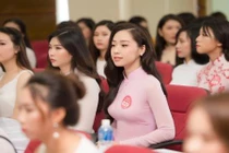 Cô gái tặng hoa Tổng thống Trump bất ngờ thi Hoa hậu Việt Nam 